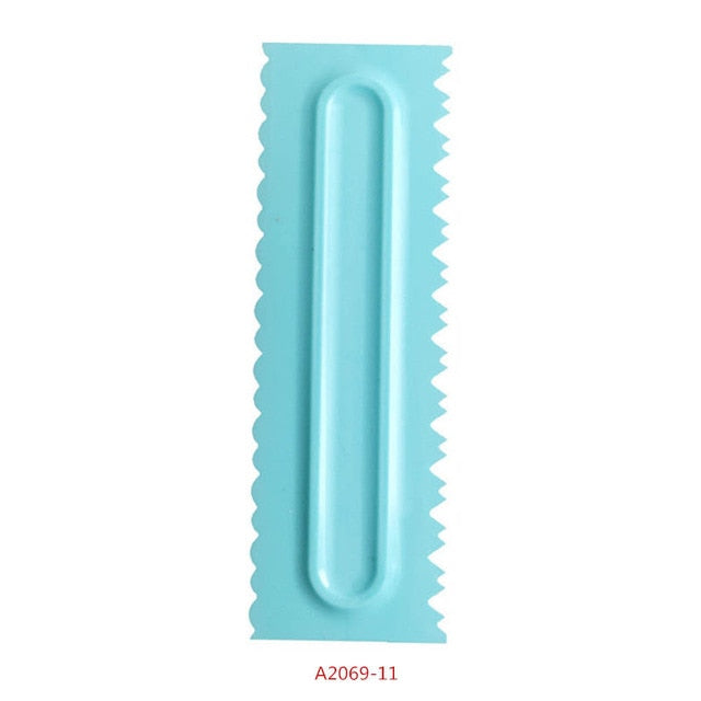 Whisk Swirl Set of 1 Pastry Icing Comb in Stylish Blue